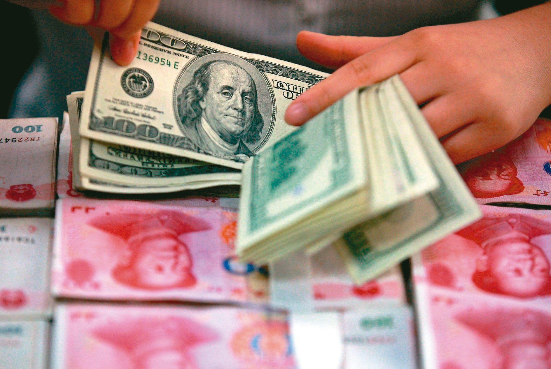 “中国无法削弱美元霸权”！美联储官员：美元在全球支付系统的储备作用“仍然强劲”