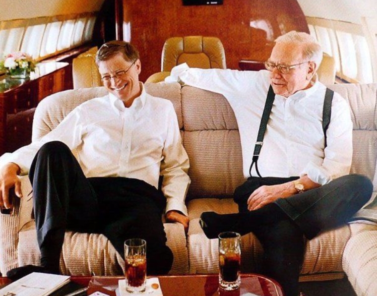 突破600万浏览量！巴菲特一张经典照片掀热议 他与比尔·盖茨发出何种投资信号？