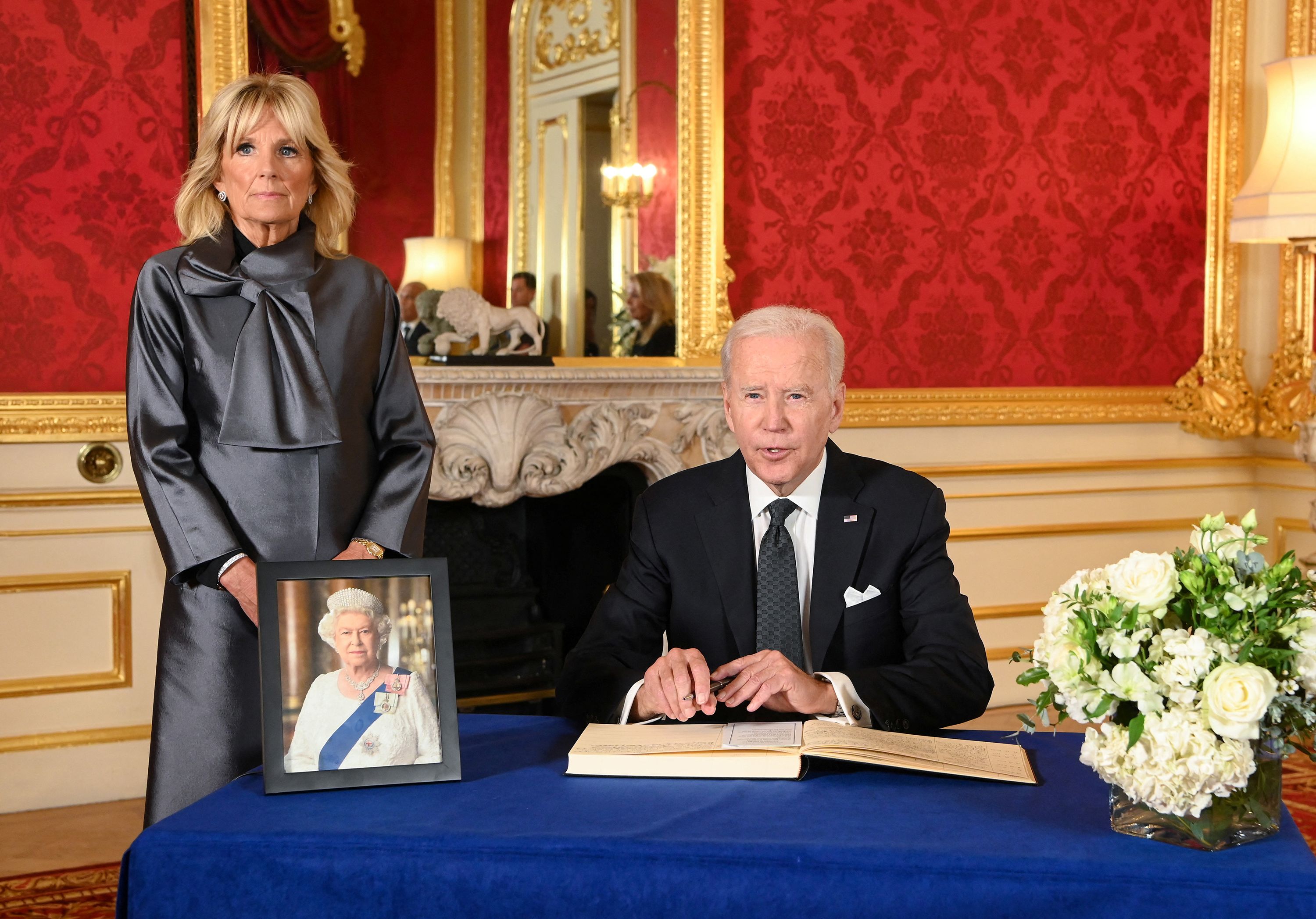 告别英女王！世界各国500名领导人现身伦敦 拜登签署吊唁书铭文 “永远安息享年96岁”