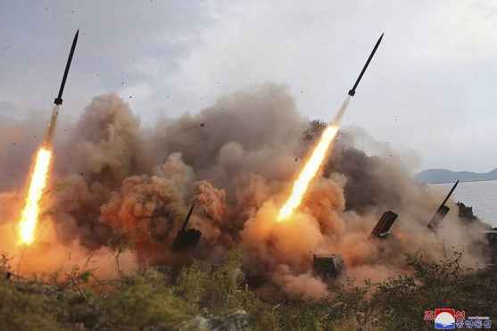 船只越界爆发冲突！韩军鸣枪示警驱逐 朝鲜发射10枚火箭弹