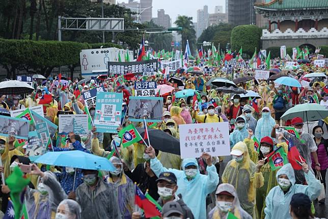 台海突发！台湾爆发10万人抗议游行 “救台团”诉求不重演俄乌战争 马英九：蔡英文搞分离主义