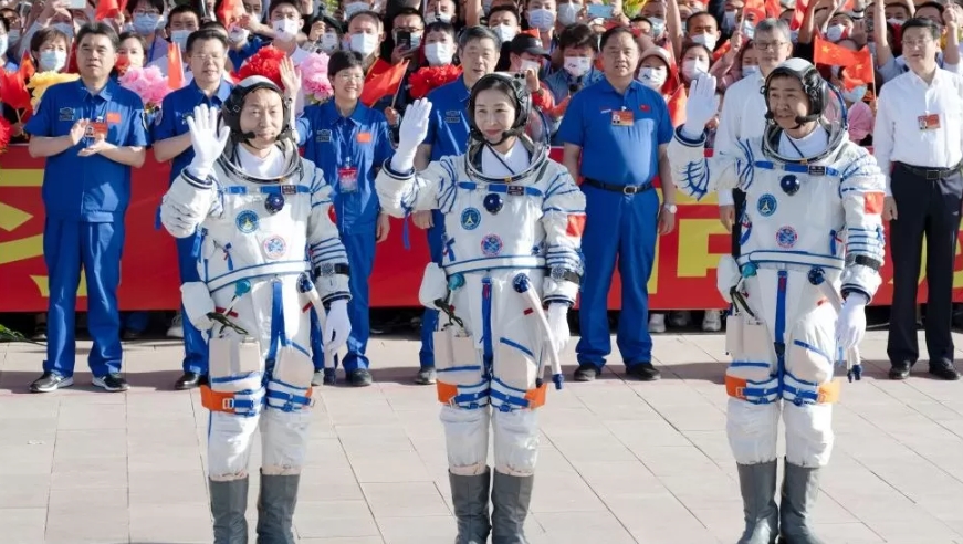 欢迎归家！中国宇航员安全着陆地球 神舟14号任务“圆满成功”