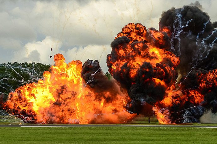 美国与伊朗停火协议第一天摇摇欲坠！以色列大规模袭击，伊朗再放杀手锏