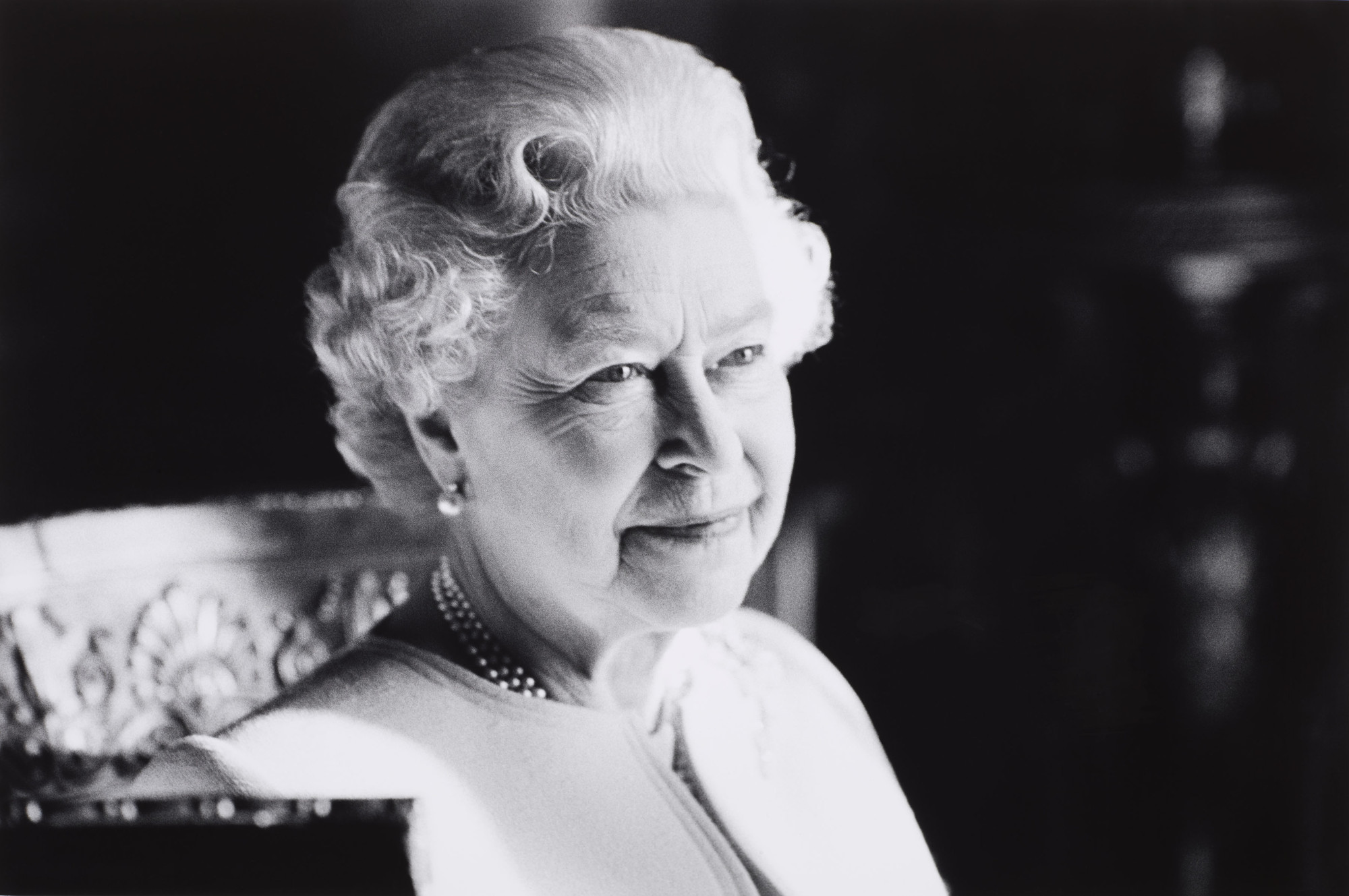最新消息！王岐山前往英国驻华使馆吊唁英女王：伊丽莎白二世是中英关系发展的推动者