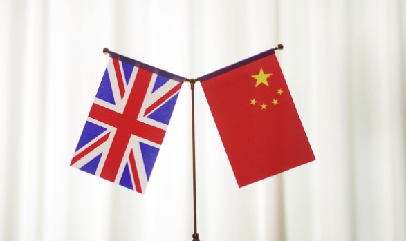 中英关系面临全面挑战！英国阻止中国收购最大芯片工厂 中方回怼：英国已向商业关闭了大门