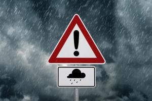 中国重蹈日本90年代的覆辙？金融时报：眼下的中国与90年代的日本有一重要相似之处 中国解决房地产市场泡沫的时间越长、最终的痛苦就会越严重